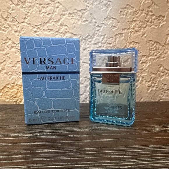 Versace Man Eau Fraiche by Gianni Versace - 5ml - Picture 2 of 4